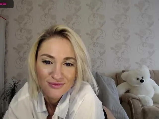 Live sex webcam photo for MisssMira #240975650