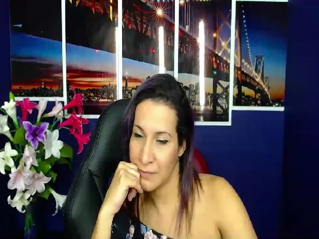 Live sex webcam photo for Infernalsexx #256480413