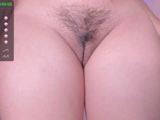 Live sex webcam photo for Hairygirl-18 #246152553