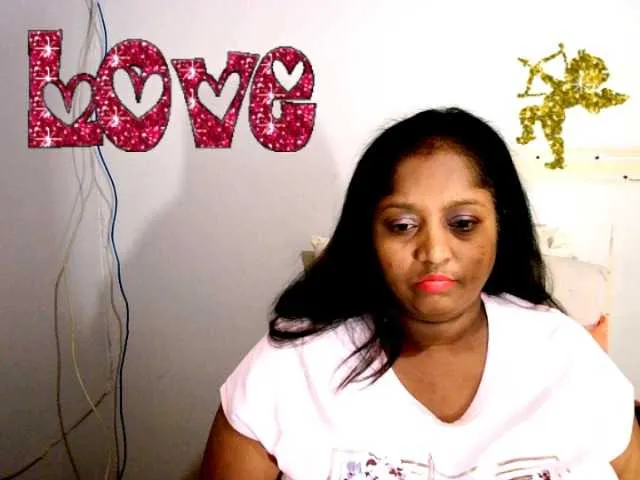 Live sex webcam photo for Indiantasha #287986036