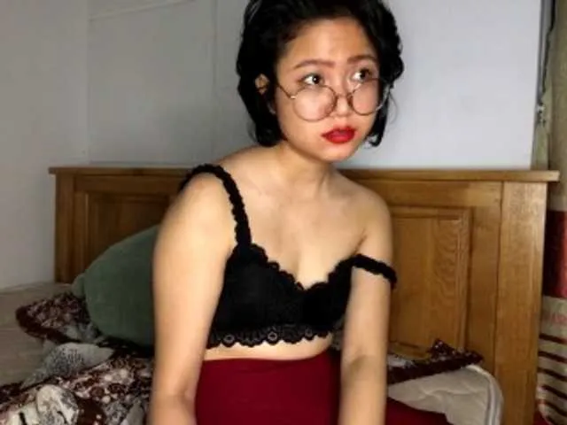 Live sex webcam photo for LittleAngle12 #241024639