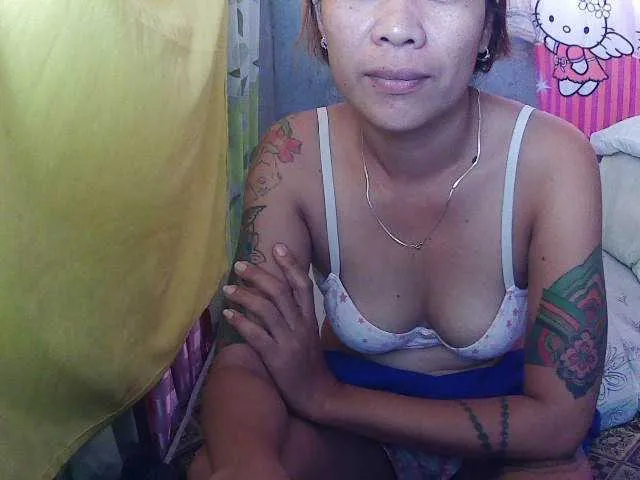 Live sex webcam photo for Lovelyten #241560325