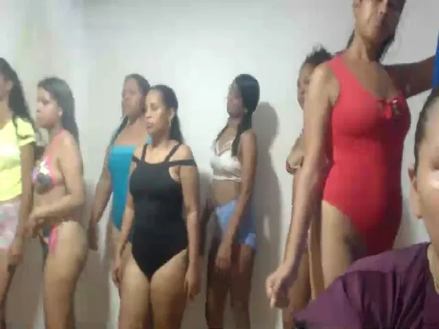 Live sex webcam photo for princesa011 #255651943