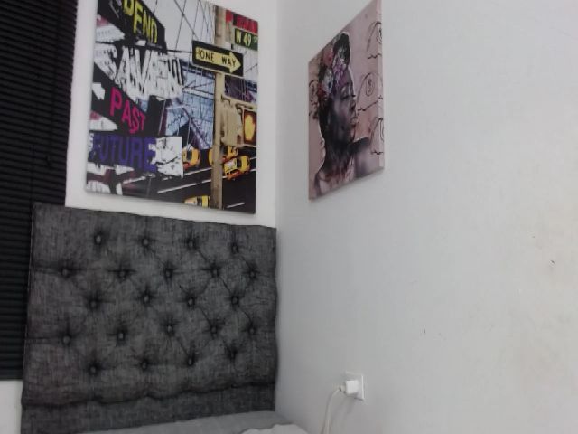 Live sex webcam photo for Andrea_greey #264633807