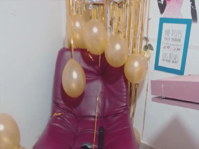 Live sex webcam photo for Emira2 #264889590