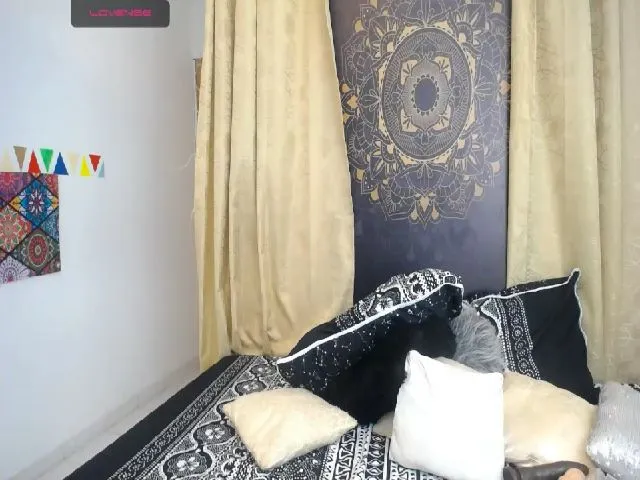 Live sex webcam photo for IndianMama #258627538