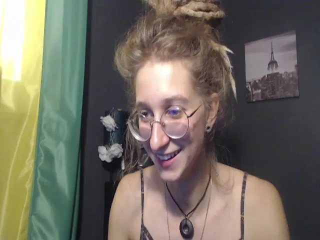 Live sex webcam photo for KINKYkeira #260692378