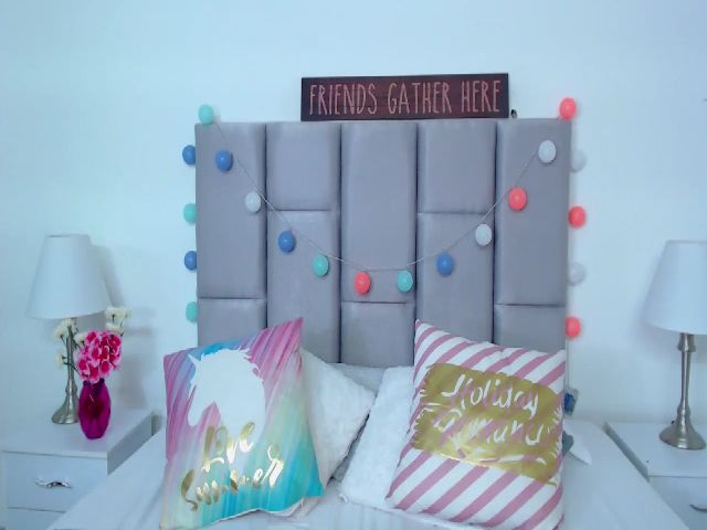 Live sex webcam photo for Mia_thompsons #260271600