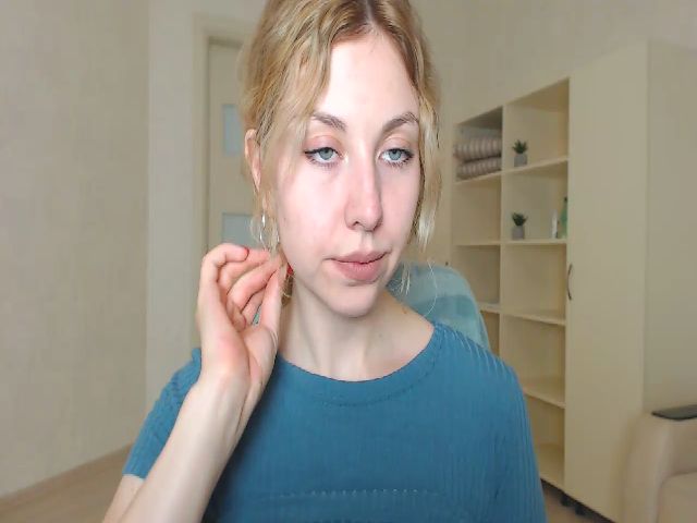 Live sex webcam photo for MollyDiamond1 #261450261