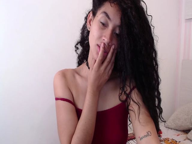 Live sex webcam photo for Jade_lee88 #264275969
