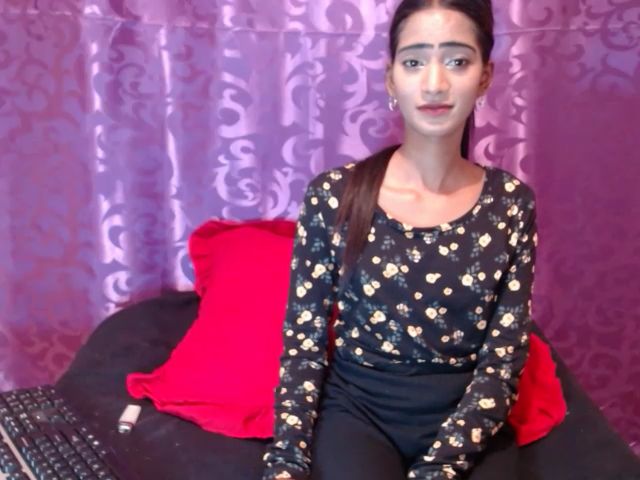 Live sex webcam photo for IndianLips #253986040