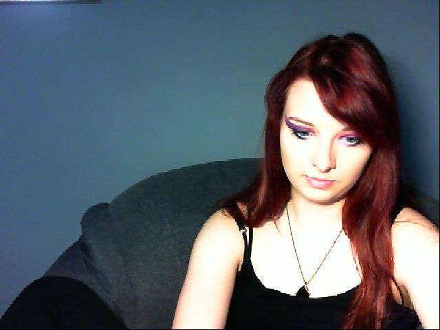 Live sex webcam photo for VirginLuna18 #260088611