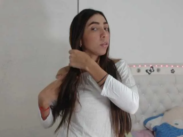 Live sex webcam photo for emilynkeatin #250735516