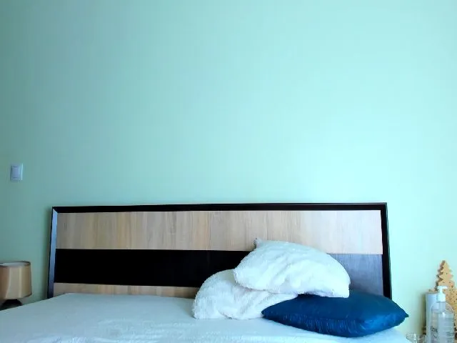 Live sex webcam photo for KatBirdie #262339928