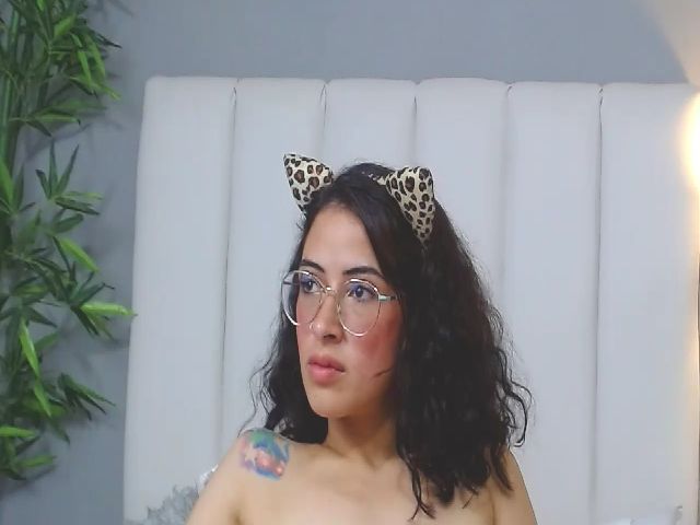 Live sex webcam photo for April_f #255934961