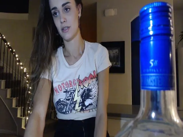 Live sex webcam photo for AudryLikes #253682532