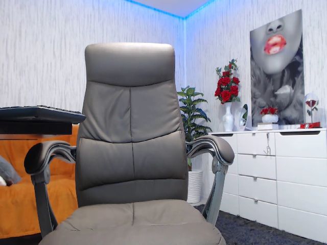 Live sex webcam photo for SecretDesire0 #253230497