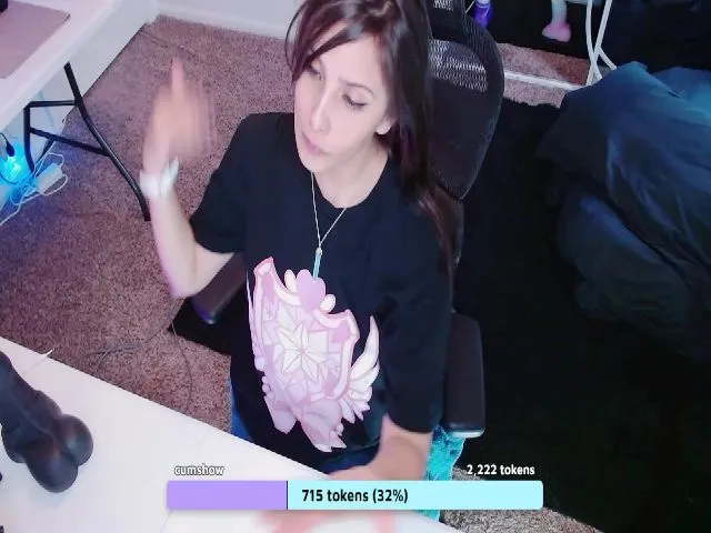 Live sex webcam photo for moonlitfox #263836778