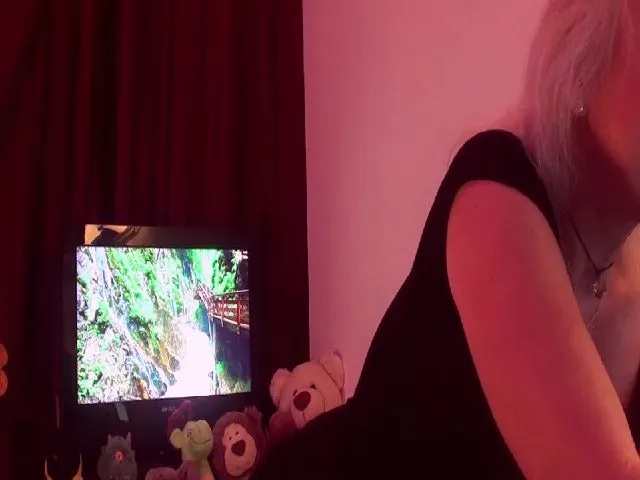 Live sex webcam photo for MoniCutex #254344878