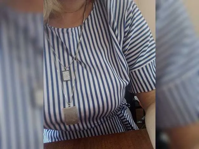 Live sex webcam photo for CladkayaBylos #254039957