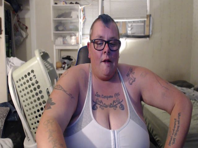 Live sex webcam photo for PunkChick420 #256240194