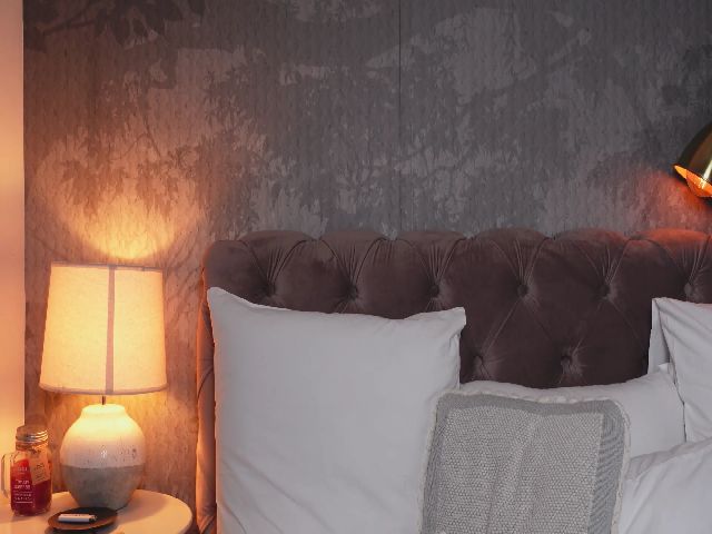 Live sex webcam photo for MeganYasmin #262896219