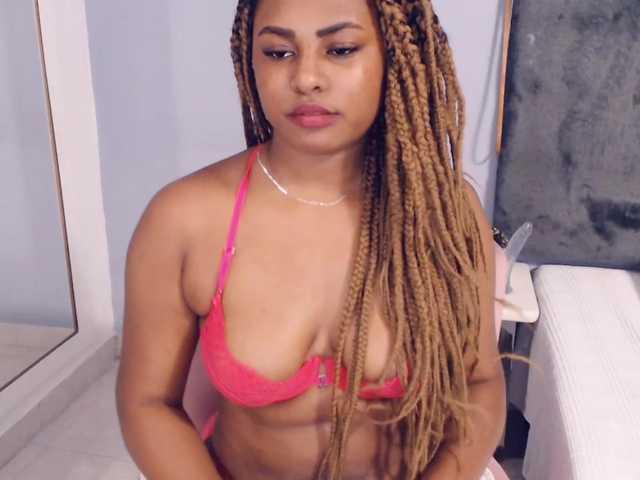 Live sex webcam photo for Angiiee #251699611