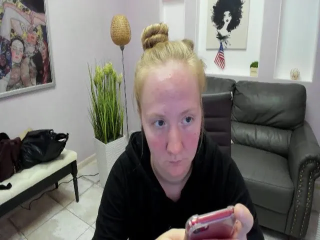 Live sex webcam photo for StunningKelly #254838681