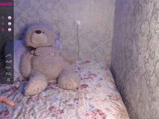 Live sex webcam photo for Kamilla-18 #241365804