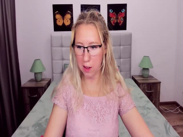 Live sex webcam photo for LizaSwan #255045867