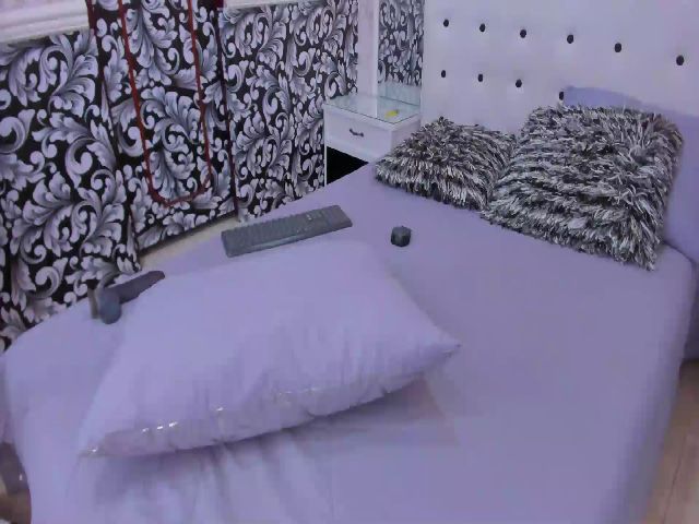 Live sex webcam photo for CurvyBlue #259536973