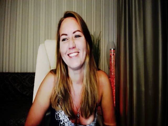 Live sex webcam photo for CintyCat #262723784