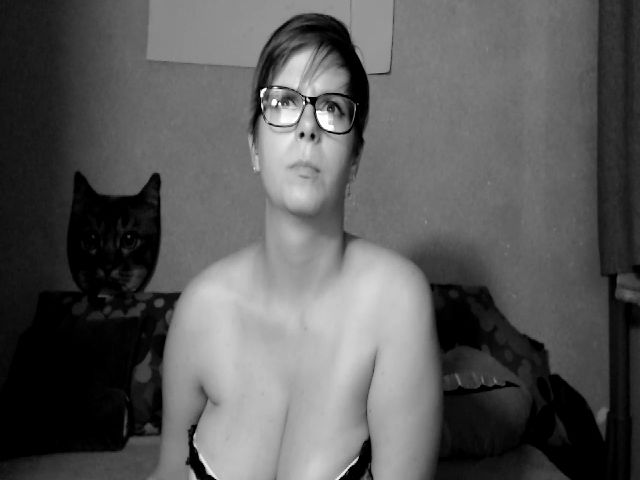 Live sex webcam photo for IamMiky #254306266