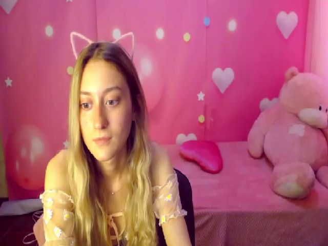 Live sex webcam photo for LinaRum__ #253698364