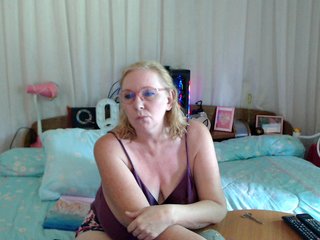 Live sex webcam photo for LisaLinny #240712158