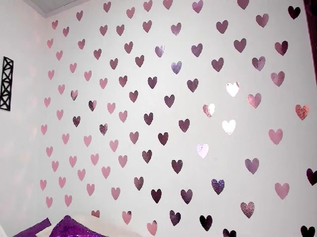 Live sex webcam photo for Roseann__ #252590576