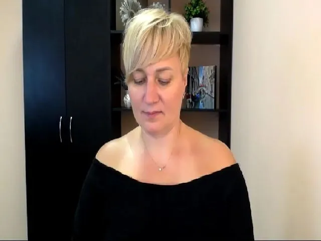 Live sex webcam photo for KailyMey #252816145