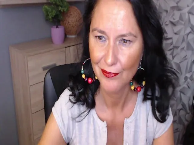 Live sex webcam photo for DESIREellen #259845016