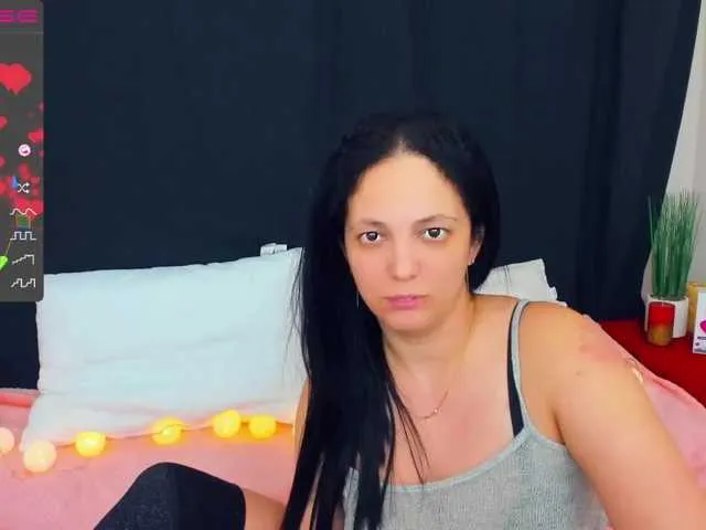 Live sex webcam photo for MilfVenus #241095630