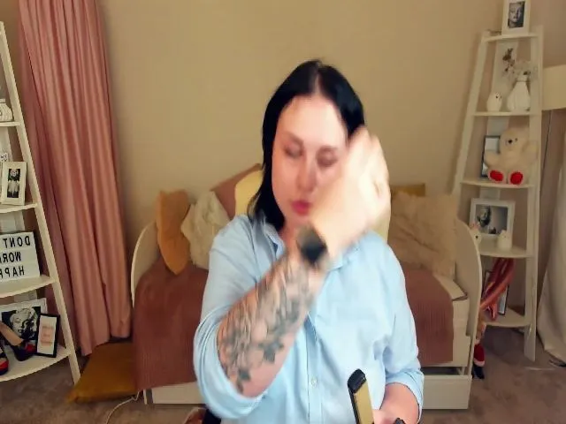 Live sex webcam photo for SerahMirabeli #260102520