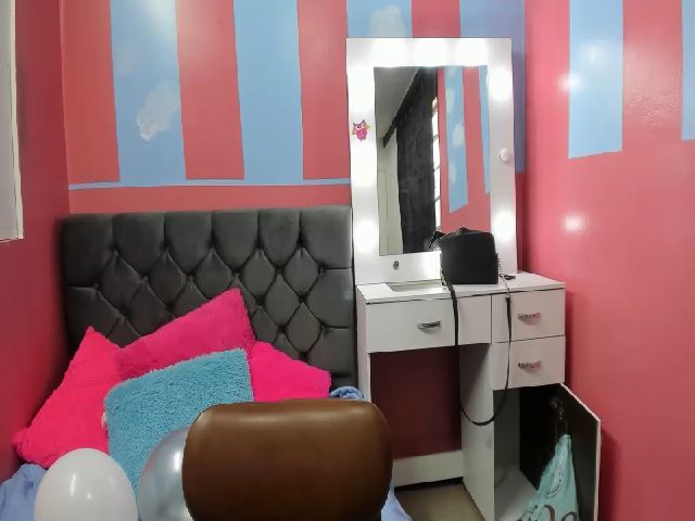 Live sex webcam photo for Miiaafox #256020567