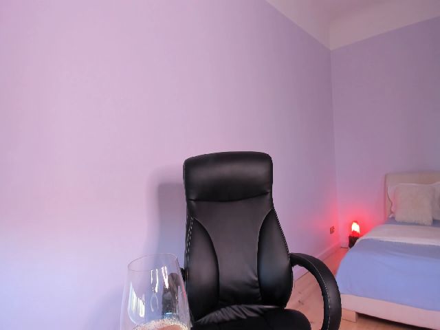 Live sex webcam photo for FIRE_ICE_EMMA #252865295