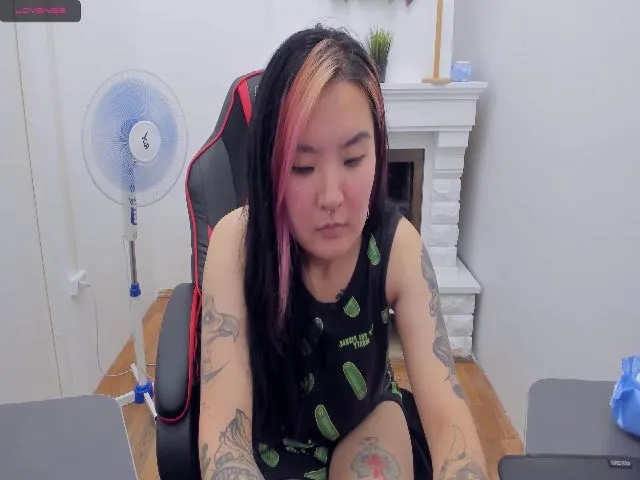 Live sex webcam photo for YukiOra #252943158