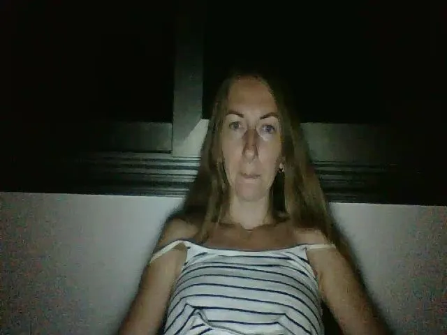 Live sex webcam photo for CheelyWilly #255739179