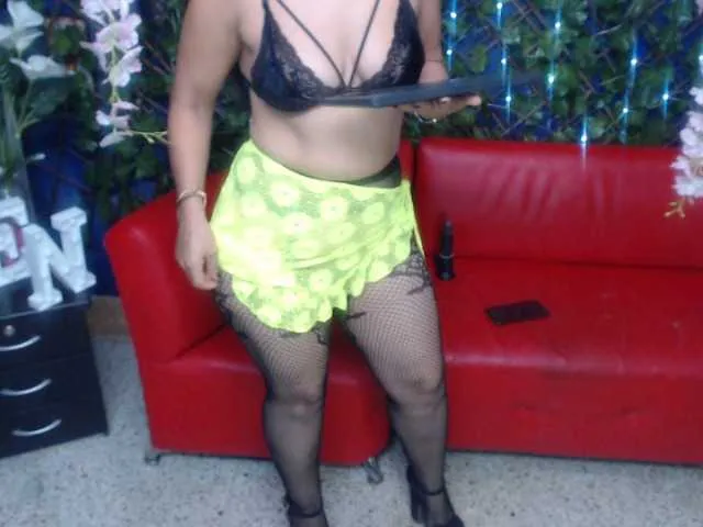Live sex webcam photo for momlatin #241265172