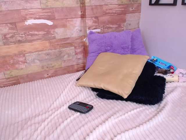 Live sex webcam photo for emily-brown #253866653