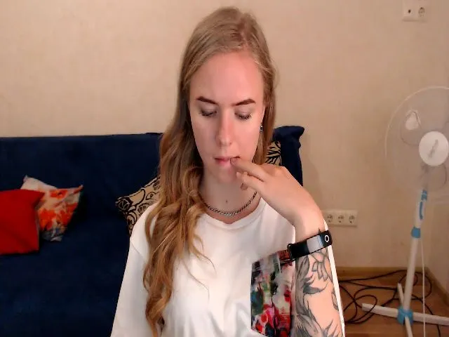 Live sex webcam photo for Limana_xo #252600975