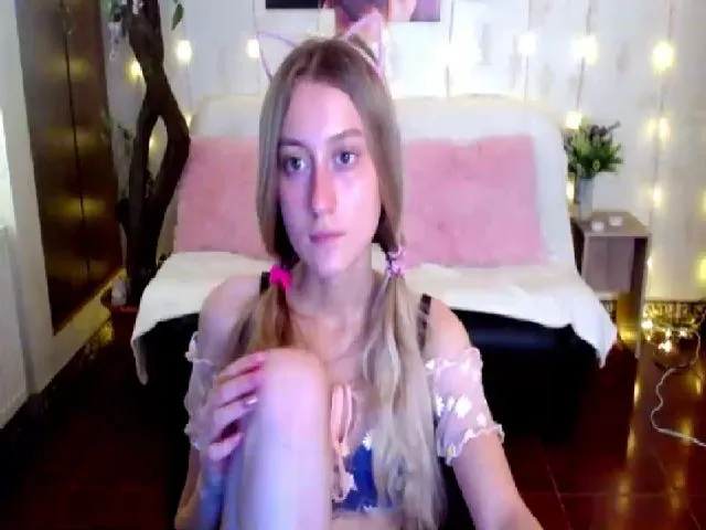 Live sex webcam photo for LinaRum__ #255250162