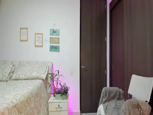Live sex webcam photo for Nikki_lanz #263487794
