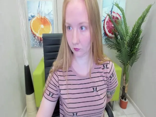 Live sex webcam photo for StunningKelly #255876726